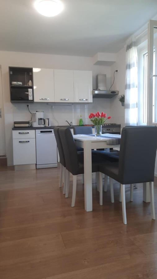 Beach Apartment Kate With Sea View, Balcony And Parking, Murter, Dalmatia Екстер'єр фото