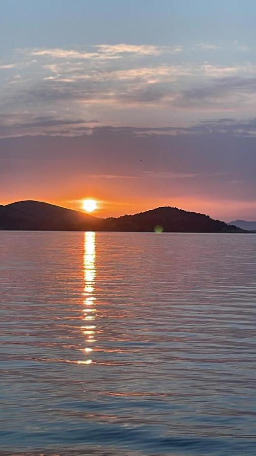 Beach Apartment Kate With Sea View, Balcony And Parking, Murter, Dalmatia Екстер'єр фото