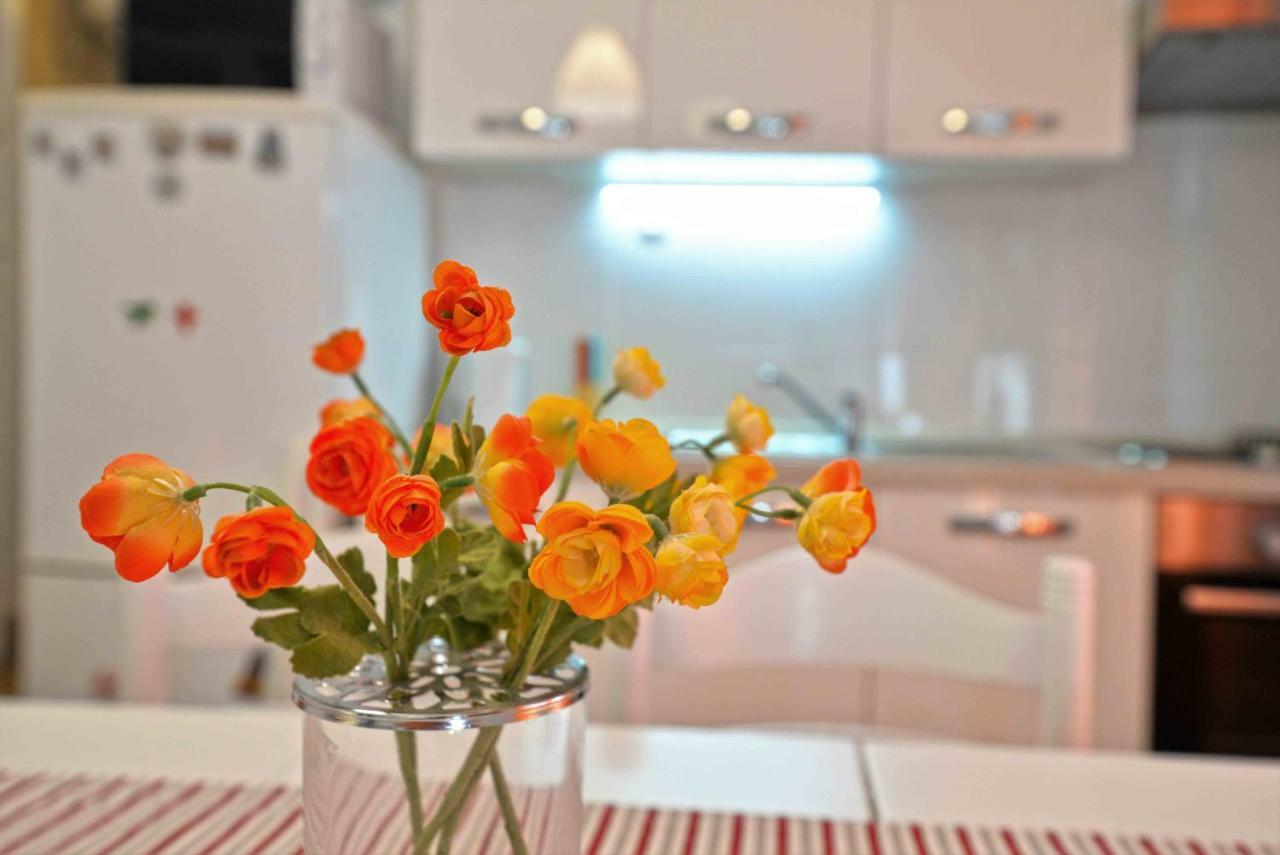 Beach Apartment Kate With Sea View, Balcony And Parking, Murter, Dalmatia Екстер'єр фото